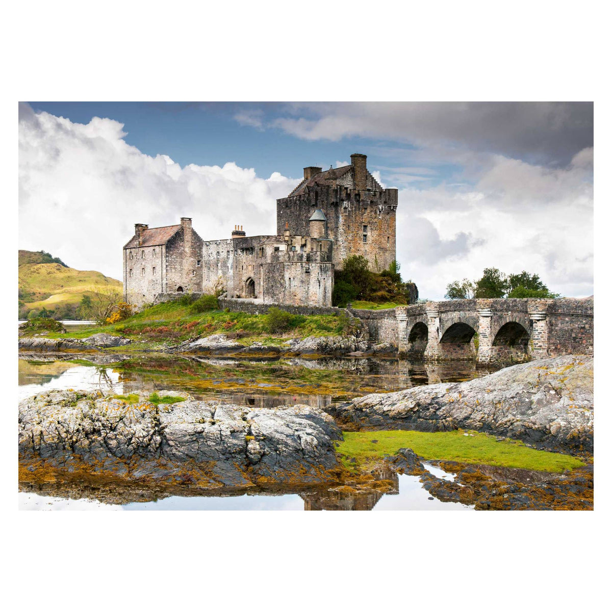 Eilean Donan Castle, Scotland 1000 piece jigsaw puzzle by Ravensburger, alternate view